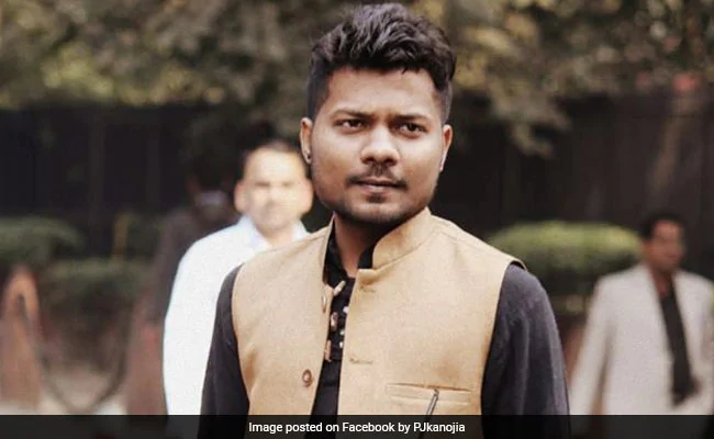 ndtv's tweet photo. #BreakingNews | Supreme Court orders release of journalist Prashant Kanojia, who was arrested for allegedly defaming UP Chief Minister Yogi Adityanath on social media. https://t.co/PmbS7EKt84