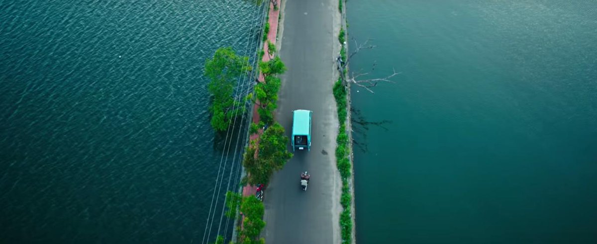 #SceneryOnCelluloid
Karwaan (2018)
Cinematography: Avinash Arun
Direction: Akarsh Khurana
<a href="/MrAkvarious/">Akarsh Khurana</a>