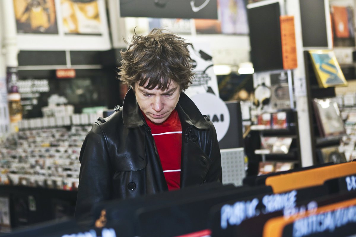 elycollini's tweet image. I took Matt Shultz from @CageTheElephant to @RoughTrade for The 405 eleonoracollini.blogspot.com/2019/06/photos…  #cagetheelephant #mattshultz #recordshopping