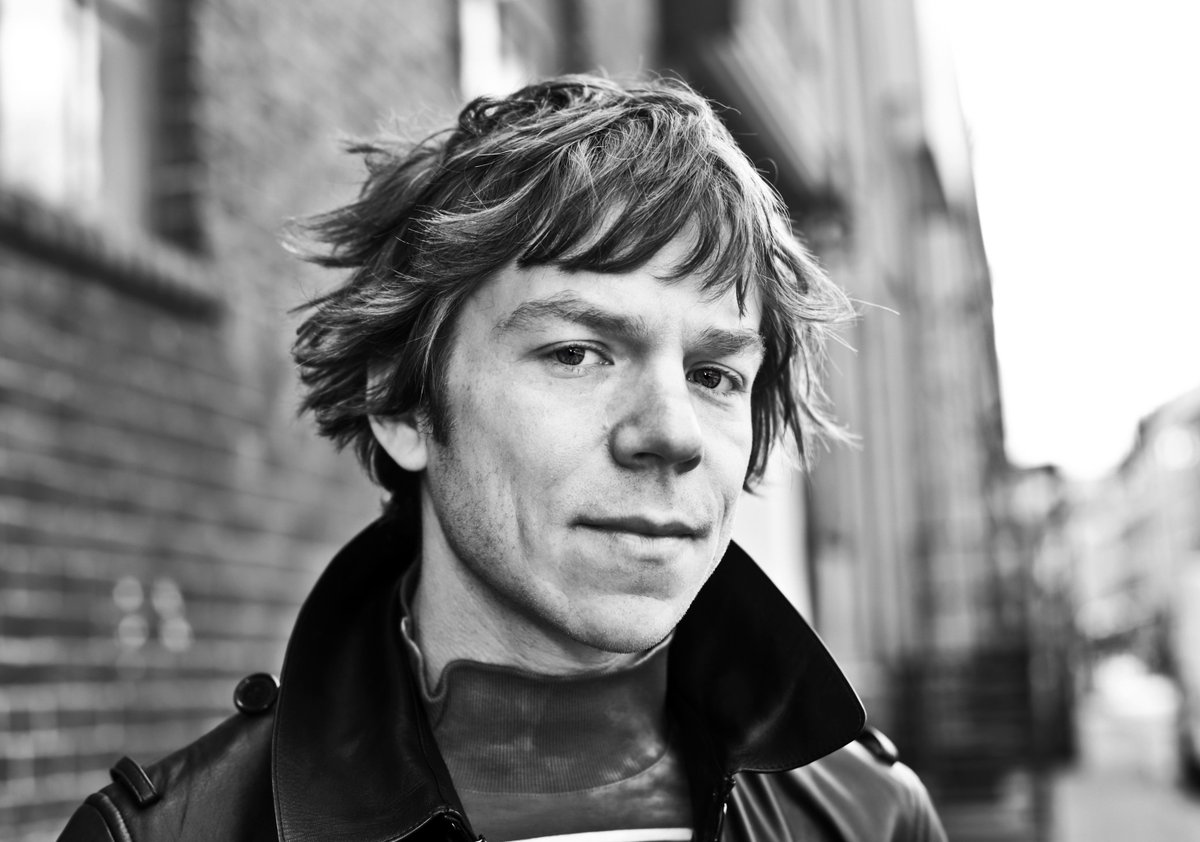 elycollini's tweet image. I took Matt Shultz from @CageTheElephant to @RoughTrade for The 405 eleonoracollini.blogspot.com/2019/06/photos…  #cagetheelephant #mattshultz #recordshopping