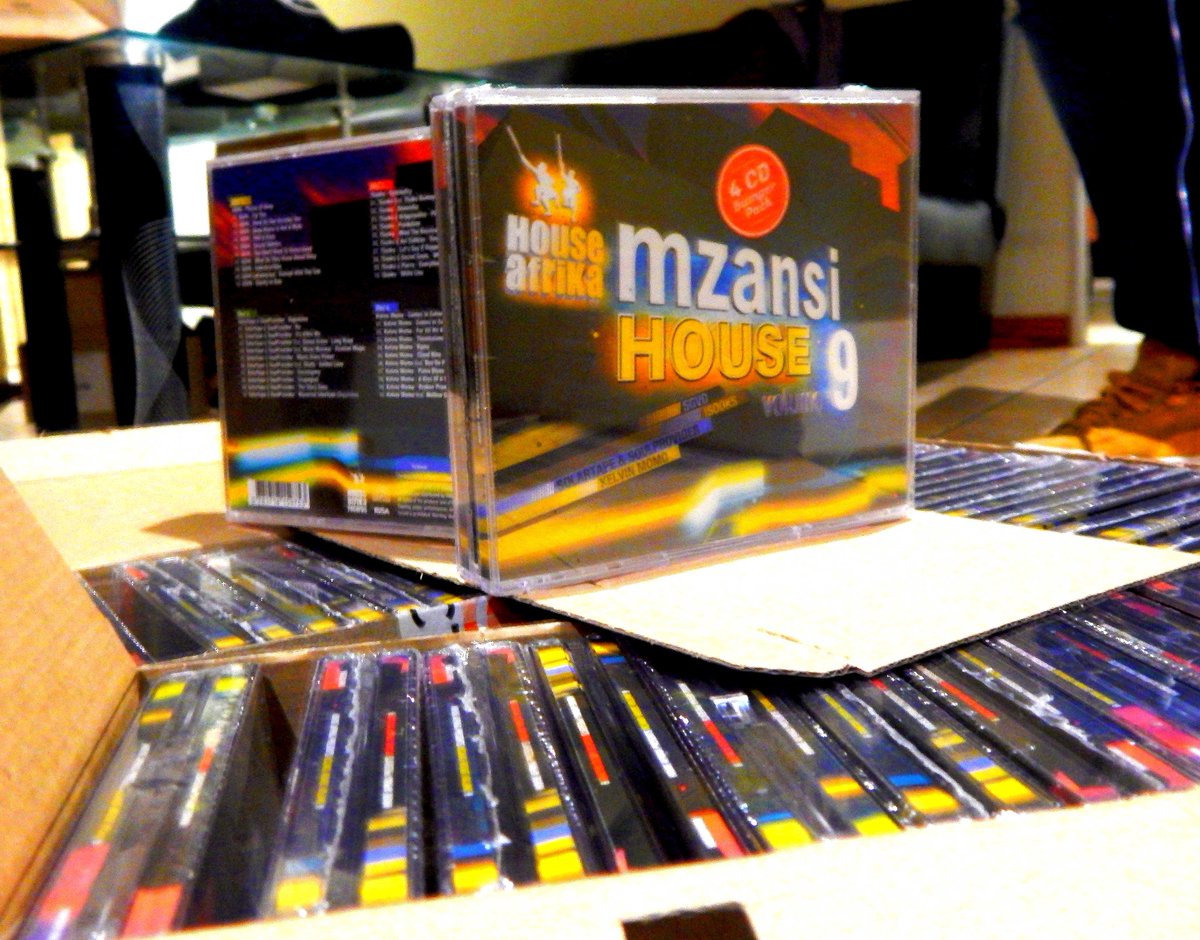Suku_Sooks's tweet photo. #Eswatini I've got you covered. Mzansi House Vol. 9 which features my debut album #Symmetry is now available for purchase with me for only E150. Simply call or WhatsApp 76428384 or email sukudlmn@gmail.com to place your order. Limited copies available. Please RT 🇸🇿 #SwaziTwitter https://t.co/gQpx5rTTnd