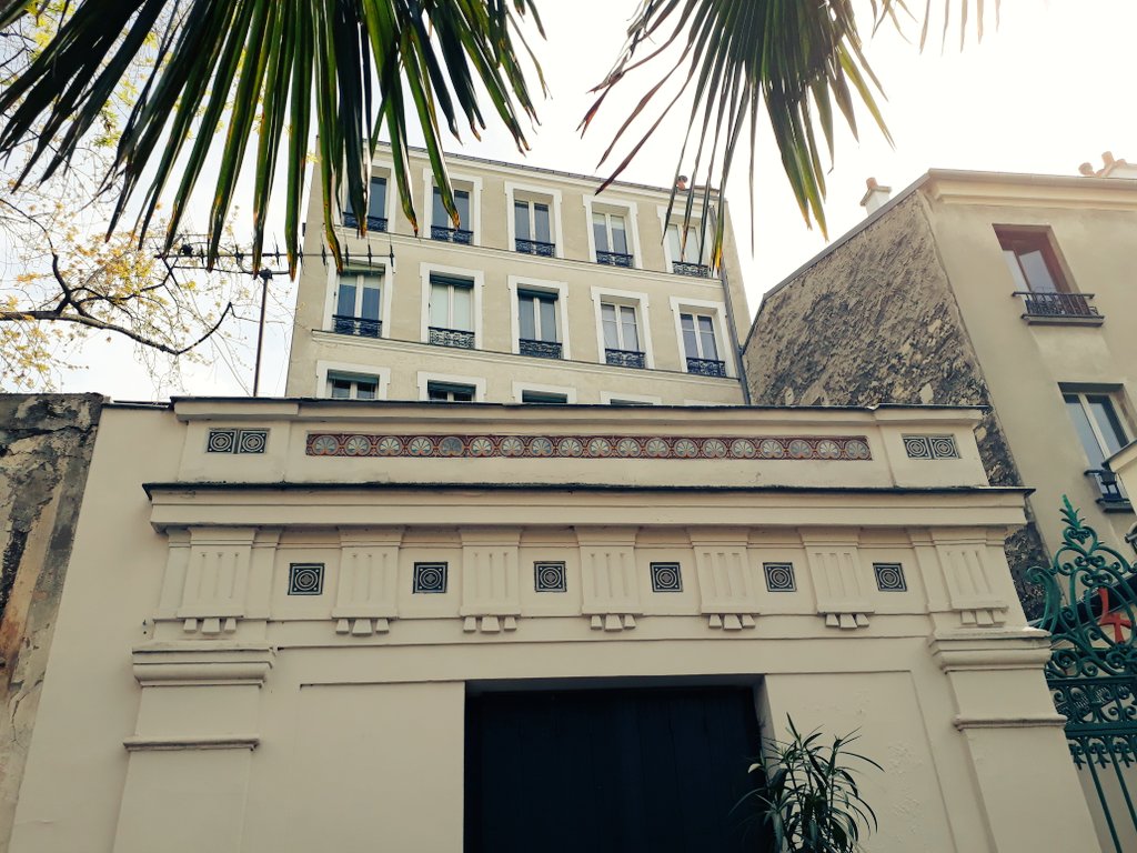 1MomentInParis's tweet photo. Direction #Belleville pour découvrir la Villa de l’Ermitage et la Cité Leroy. Vidéo ici👉https://t.co/nIoaOfHuLy👈full video 🇺🇸Embark for the district of Belleville to discover the Villa de l’Ermitage and la Cité Leroy
🤩 #thisisparis #parisjetaime #paris20 #StreetArt #France https://t.co/qYsu6qLpDc