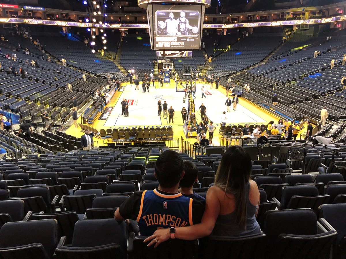schmeevee's tweet image. Sitting at our seats for the last 10 years. 💙💛 #dubnation #warriorsground #oraclearena #warriors