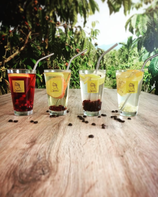 💛Pojďte si vykouzlit výborný letní drink pomocí sirupu Vedrenne 🍹🍸🥤🌞 #sun #drinks #coctails #sarito #summer #sweet #fruit #fresh #summerdrink #twitter #Like #follow #LEMONADE