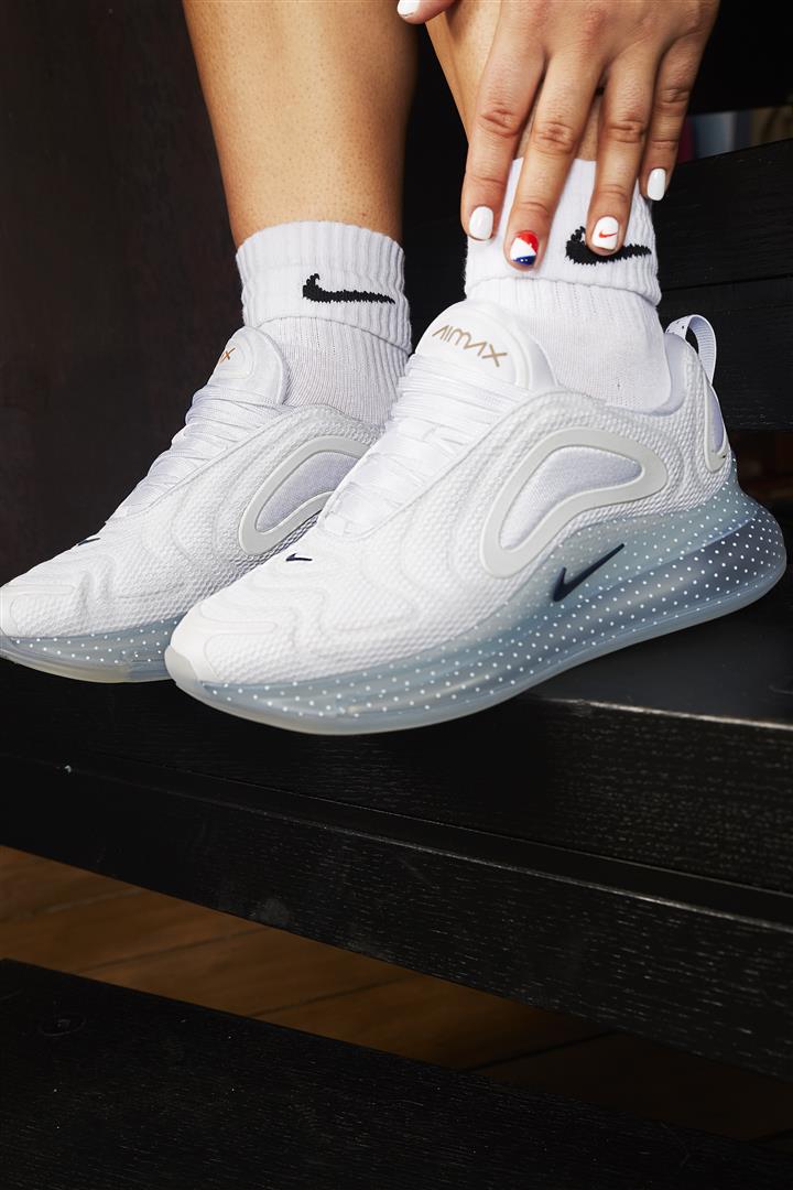 OfficeShoes's tweet photo. Discover the #UniteCollection online &amp; in-store (Psst! If you buy at our Oxford Street Flagship you'll receive a free make-up kit from @itsInYourDreams) 👟 ✨💖 Rocked by the gorg @ConfettiCrowd gals https://t.co/xYH4odwezX https://t.co/3biRyafrvS