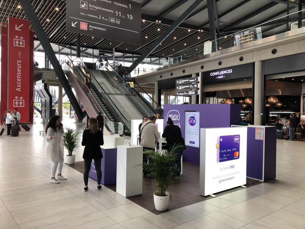 Jusqu’où partirez-vous avec  @aumaxpourmoi ? 1/téléchargez l’appli 2/retirez votre carte au T1 #LyonSaintExupéry, 3/profitez immédiatement des avantages 📱🛫🛬🏖🤩