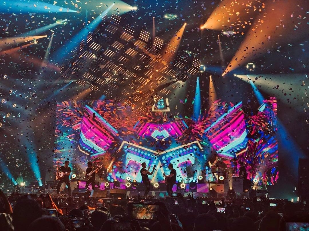 Azu_Torress's tweet image. Gracias por regalarnos esta gira de ensueño.#ElTourPrometoSeráEterno ❤