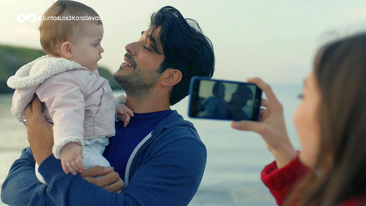 soniarubi's tweet photo. A pesar d los retrasos, anuncios, repeticiones y los excasos 20 mints d novela, me quedo con estos momentos 😍😍👶💝#SayonaraDivinity #NihKemDeLunaDeMiel https://t.co/pQyw8TD9uC https://t.co/N6iIXVc3ve