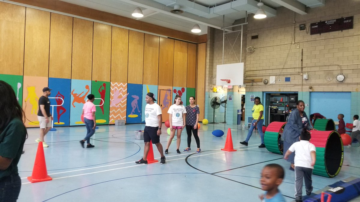 Tinuiti's tweet photo. This past Friday, @Microsoft, and @Tinuiti teamed up with @ChangeForKids to help P.S. 081 Thaddeus Stevens Elementary on their annual Field Day! Check out some pictures of the day. #ChangeforKids https://t.co/VGUwDQI1iJ