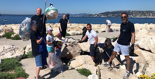 rivieraports's tweet photo. [#ENVIRONNEMENT] 🌿⚓
Le samedi 1er juin dernier a eu lieu pour la deuxième année consécutive, l’opération #portpropre au #portGalliceAntibes. 
Une soixantaine de personnes se sont mobilisées pour le nettoyage du port. Découvrez le bilan de l'opération ➡https://t.co/TyTL7eKZ3s https://t.co/oniezt02cA