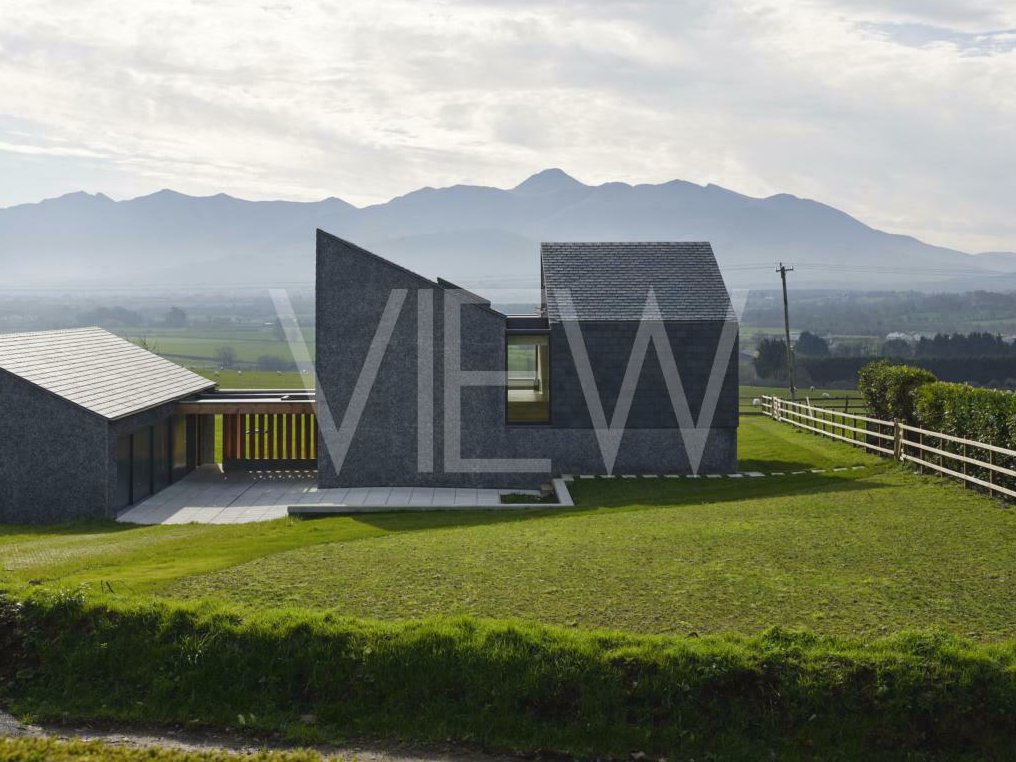 Pebble render and bucolic landscape
viewpictures.mediashowroom.com/search/vwp?ftk…
HOUSE AT DUNMANIHEEN
Gottstein Architects   imagery: Dennis Gilbert <a href="/GottsteinArch/">Gottstein Architects</a> <a href="/grauermon/">DENNIS GILBERT</a> @EleanorNovick