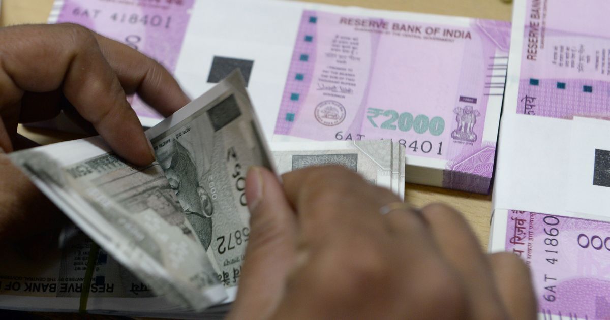 live99874's tweet photo. #JustIN @RBI Imposes Penalty Of Rs 11 Lk On #Zipcash Card Services Of @YESBANK https://t.co/o25zgcISSW