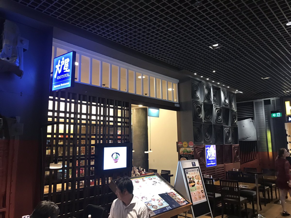 maiginmoo's tweet photo. Ootoya สิงคโปร์ สาขา Orchardcentral ชั้น 8 เดินลึกลับนิดหน่อย ให้บรรยากาศความญี่ปุ่นกว่าร้านที่ไทยมากมาย สุกี้ยากี้เนื้อนุ่ม ผักเปื่อยสมใจ ที่เด็ดคือ Salmon Grill ที่ย่างส่วนครีบกับกระเทียมพริกไทยได้หอม นัววว #ไม่กินหมู #รีวิวสิงคโปร์ #อร่อยบอกต่อ https://t.co/sfTVrsVMPm
