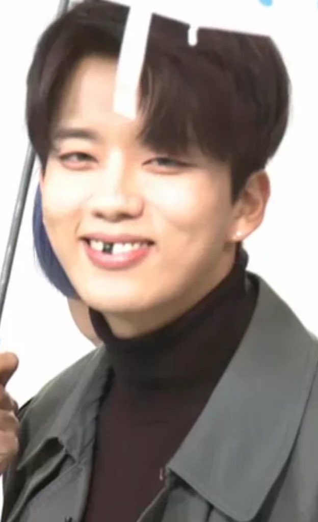 One girl bravely asked, "Mam, are a fan of B.A.P?" And I proudly said, "YES, I AM. and that's the only group I like [stan]."Then she showed me a printed copy of this Youngjae meme and of course I'M COMPETITIVE AHAHA I SHOWED HER MY DAEHYUN PC. im sorry child, im a BABY.