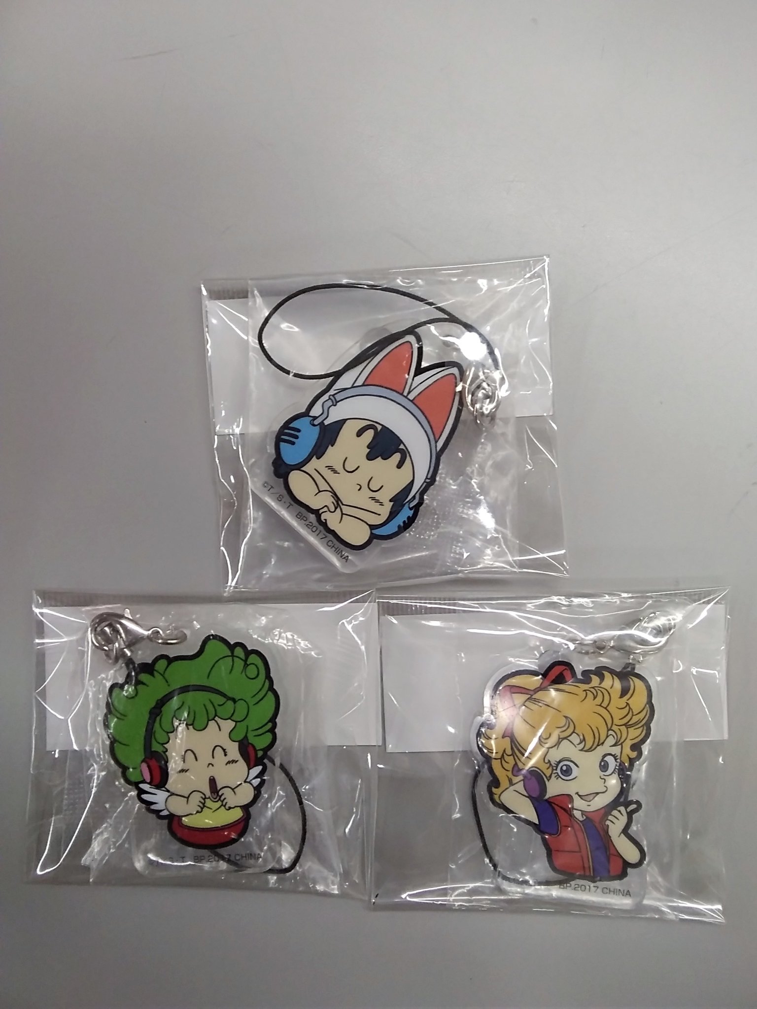 K Books キャラ館 ジャンプ 商品紹介 Drスランプ アラレちゃん 各種アクリルストラップがございます 是非ご来店くださいませ Kbooks キャラ館 池袋 アニメ アラレちゃんと悟空どっちが強い T Co Vz6torsywu Twitter