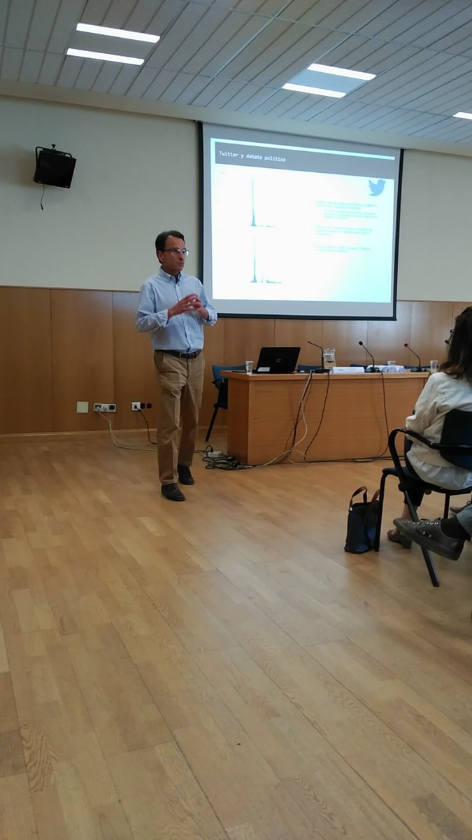 UCMGeo's tweet photo. El Dr. Javier Gutiérrez Puebla resume un muy amplio conjunto de aportaciones en la apertura de la reunión de cierre de Social Big Data https://t.co/HGzFpINsVj