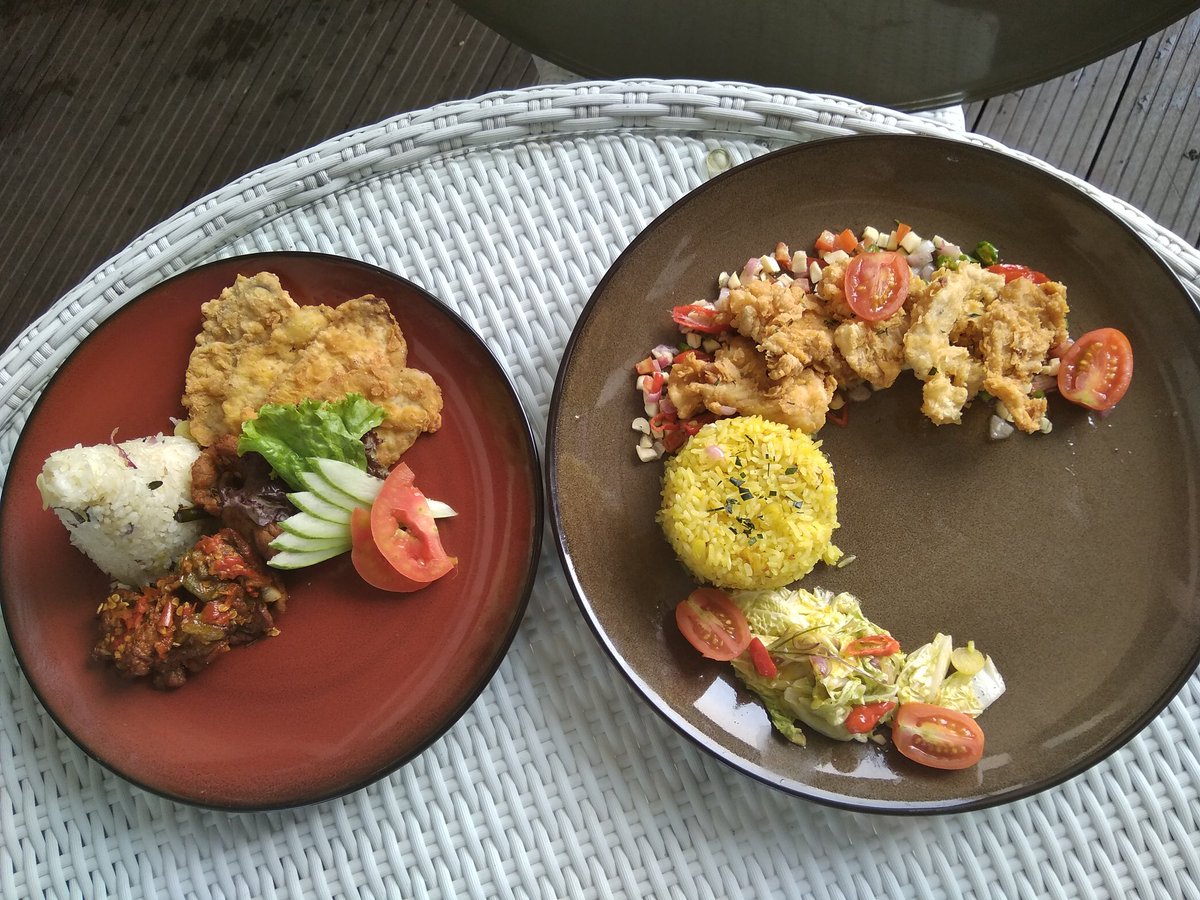 marcpasserbaroe's tweet photo. Our Food Promo.. Fried Dory with Dabu-Dabu &amp; Tumeric Rice and Asam-Asam Daging &amp; Rice.. https://t.co/T6slKnAoj4