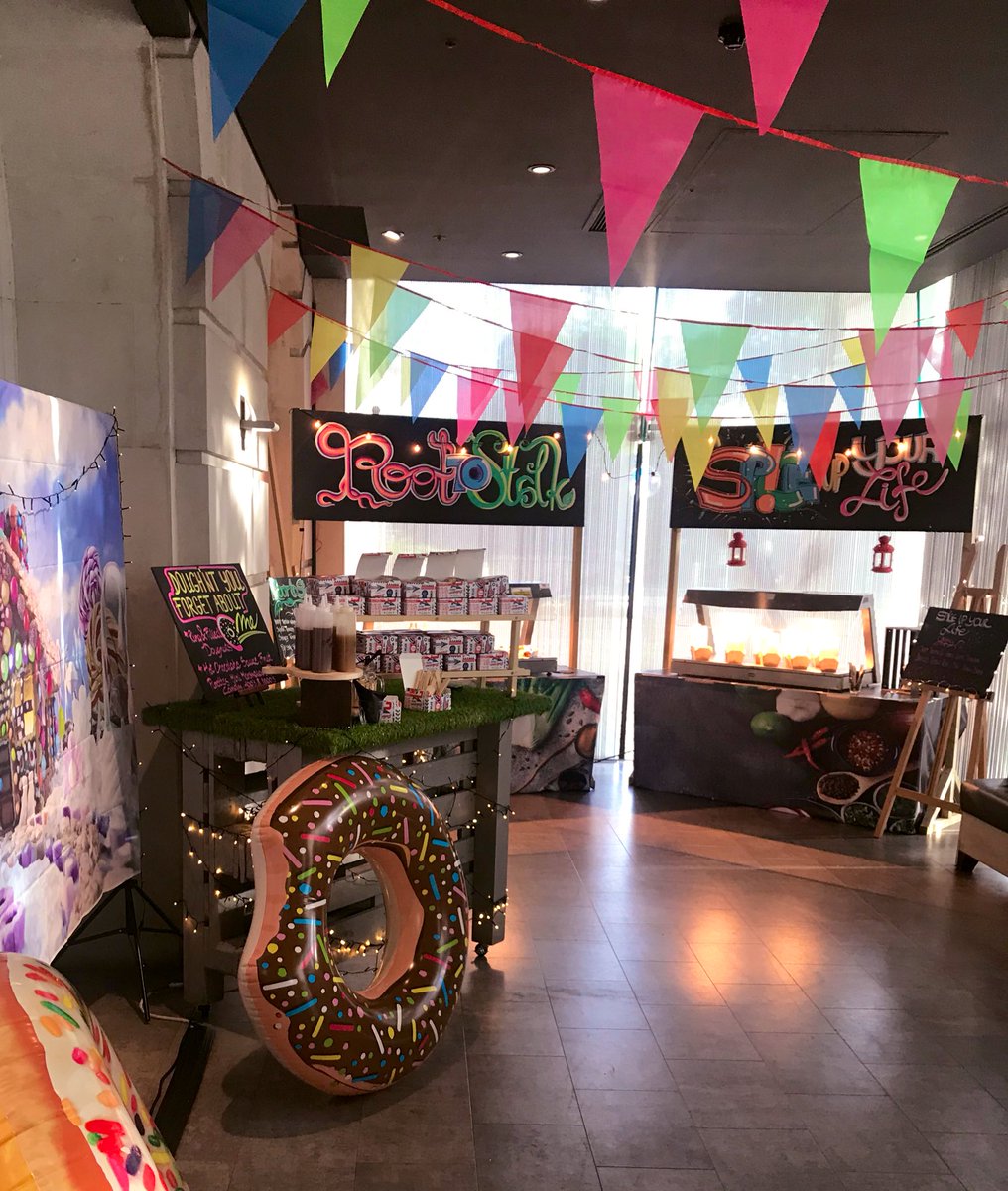 ceri_maund's tweet photo. Loving the #StreetFood vibe at recent events - @HiltonCardiff using the theme so well to celebrate #100YearsofHilton creating the party atmosphere with selection of fun drinks too! #Happy100Anniversary 🥂#events #eventprofs #creative #loveit https://t.co/JJOW6eb1hr