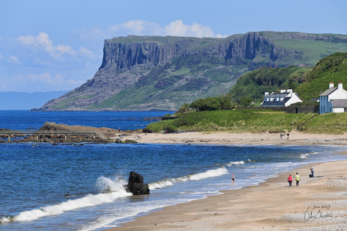 At 12°C and with a Fair Head wind (see what I did there), it's a fresh day for a dip - they're a hardy bunch up in Ballycastle! 🌤💨🏊‍♀️🕶