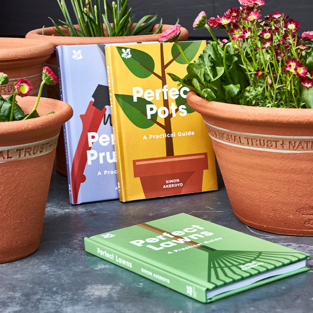 SimonAkeroyd's tweet image. Looking for a Father's Day present?
My three latest gardening books...
#PerfectPruning
#PerfectLawns
#PerfectPots 
All beautifully written, even if i do say so myself! 😝