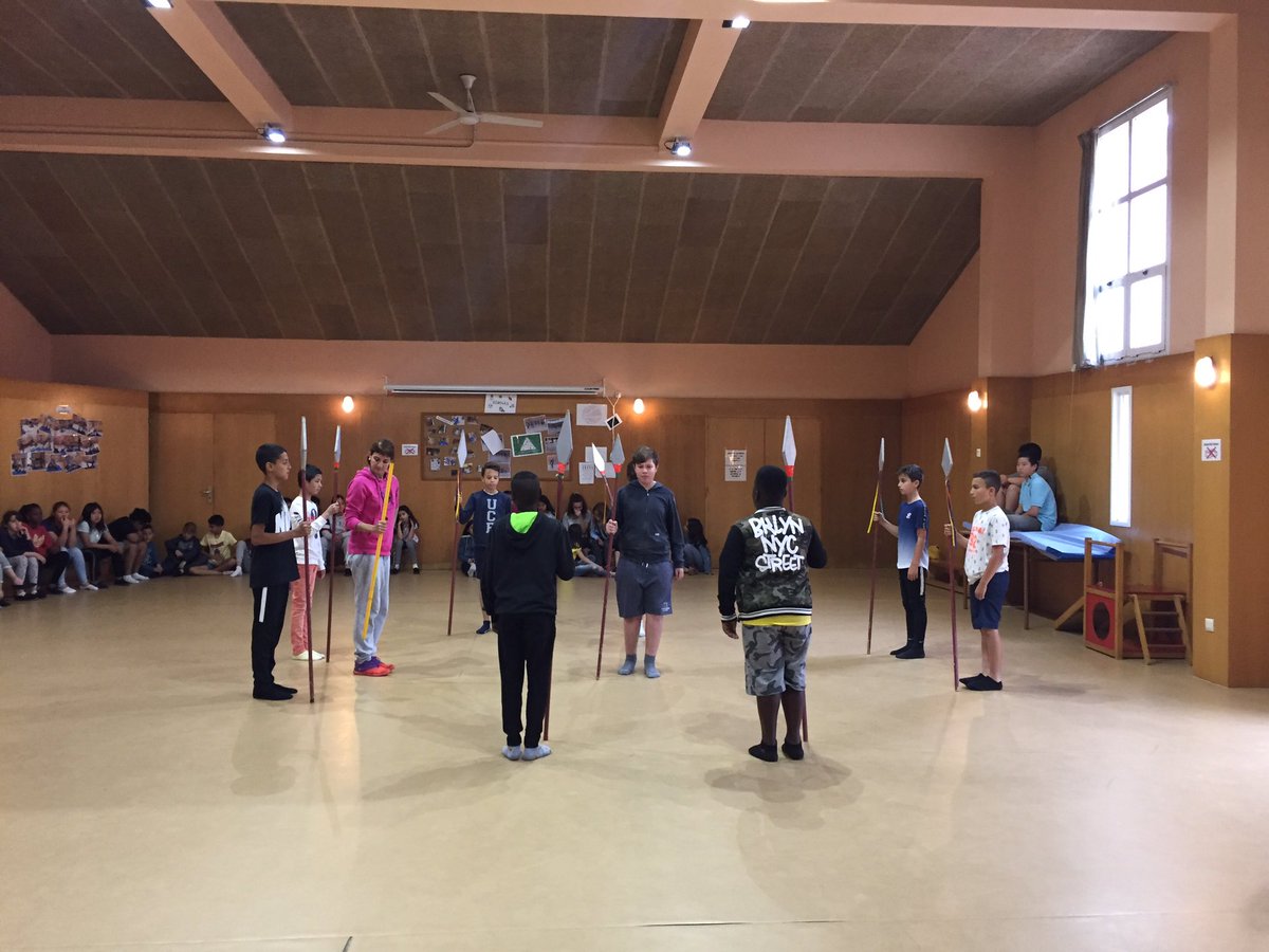 malagridaescola's tweet photo. Assajant cabeçuts i dracs per la festa de final de curs del divendres 14 de juny #6AB #escolamalagrida #farandula #olot Us hi esperem 17:30!! https://t.co/k9yFlgaw90
