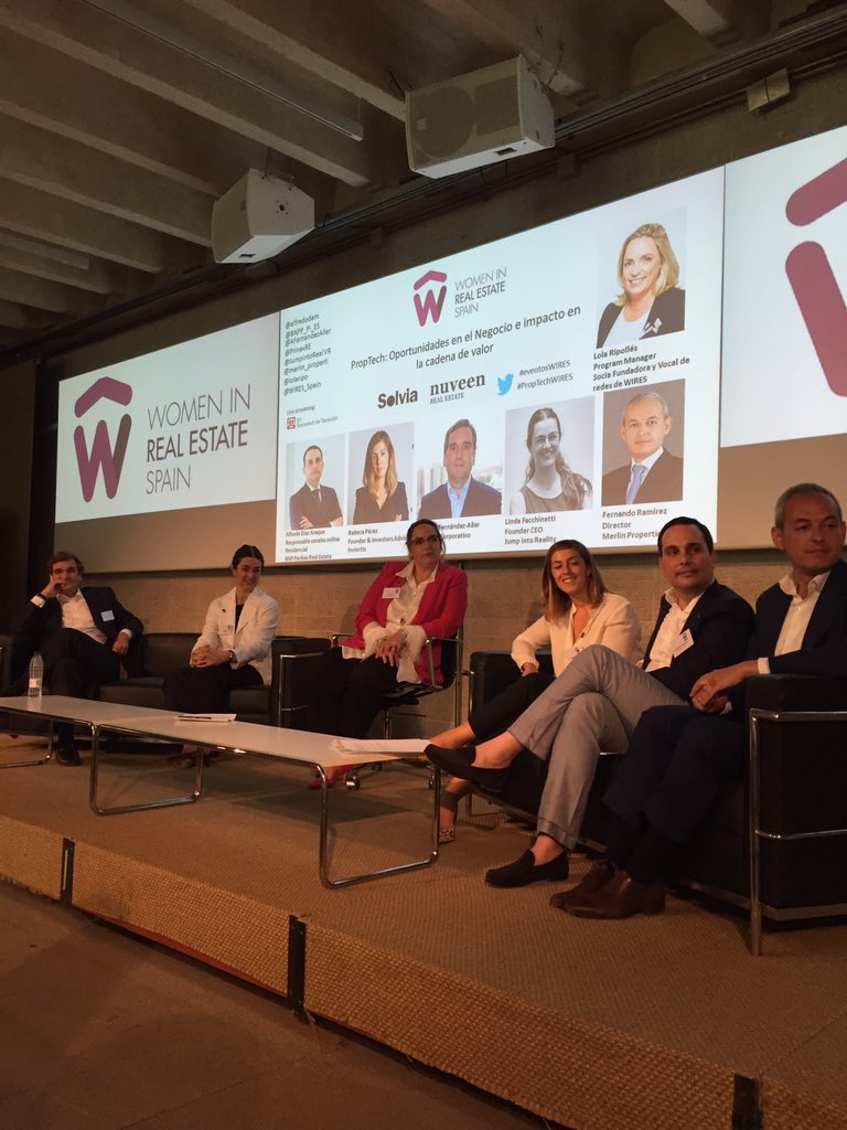 WIRES_Spain's tweet photo. En el coloquio abordando esos retos que vienen mas alla del #coworking #coliving #retail experiencial... lo que todos parece que tenemos claro es q #bigdata si es clave. Desde el analisis e interpretacion del dato se avanza y transforma el modelo de negocio. #proptech #realestate https://t.co/jb07eyhxS7