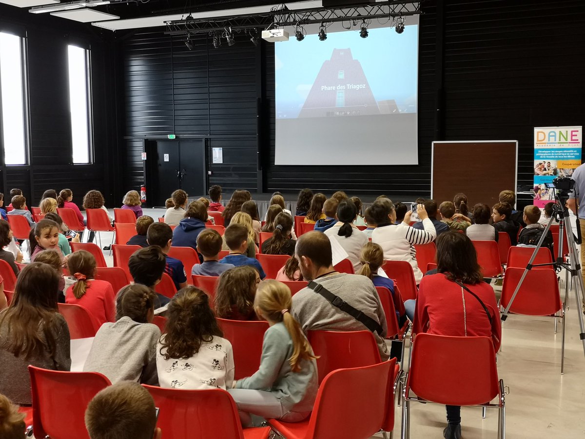 Lancement du congrès #MineStory à Dijon avec 8 classes présentes venues de toute la France. <a href="/AcademieDijon/">Académie de Dijon</a> @dane_dijon @ #minetest