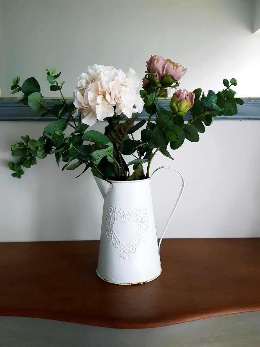 I've always wanted some faux flowers so I took my jug in to <a href="/VelveteenF/">Velveteen Fox</a> and filled it with these.   Plenty of beautiful faux flowers to choose from and Vicki will give you great advice. Thank you Vicki💕👍 #uptonhour #Worcestershirehour #MalvernHillsHour #SupportLocal <a href="/UptonLatte/">Upton Ladies who Latte</a>