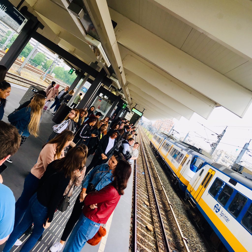 AnueBK's tweet photo. Massive @dmuleicester Psychology in Amsterdam @DMUglobal trip off to explore the city this morning! :) #dmuglobal #amsterdam https://t.co/BiUlgvhQjd