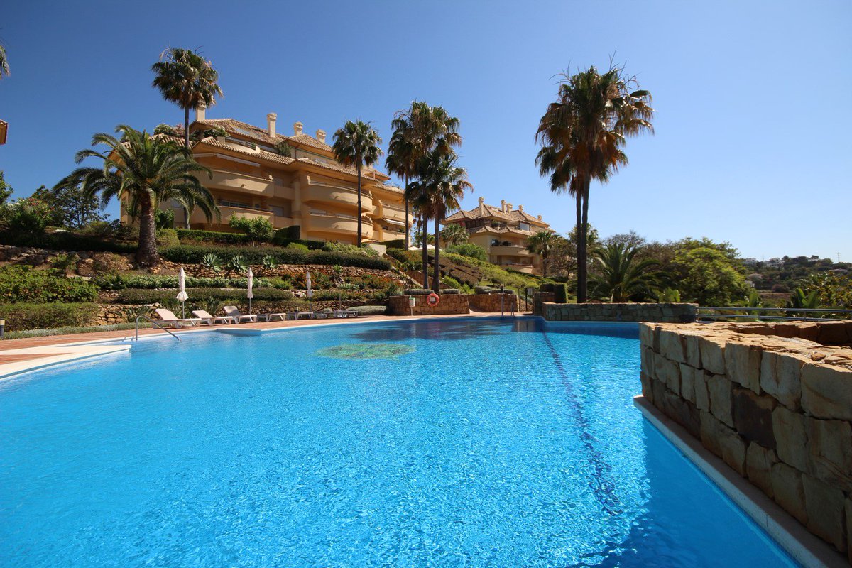 ResidenciaEstat's tweet photo. Wonderful, very spacious, three bedroom apartment with lovely views in #Elviria @ElviriaHills #Marbella https://t.co/UTh1xdPWwH https://t.co/kEtjCD7ZES