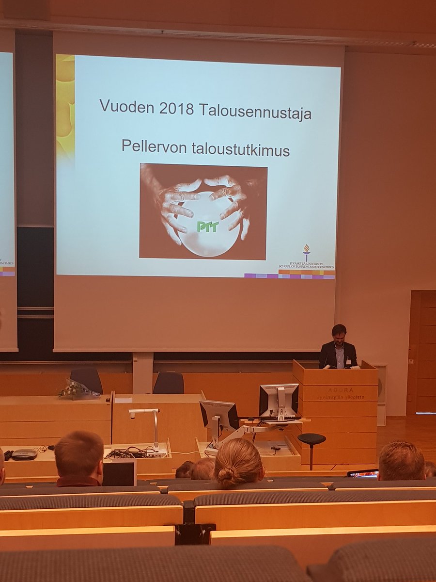 Matleena_P's tweet image. Vuoden 2018 Talousennustaja selvillä! #JSBE #kesäseminaari