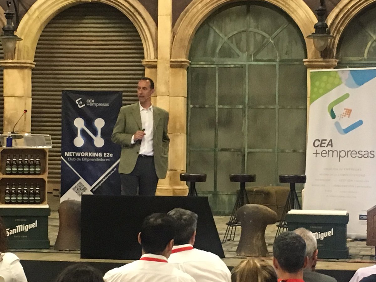 emprendemlg's tweet photo. 🗣 Ponencia “Optimizando mi presencia digital” a cargo de @aitoreparos Profesor del campus de ESIC Málaga y experto en Marketing Digital 
#masempresas #cem #emprendimiento #cea #clubemprendedoresmalaga #NetworkingCEM https://t.co/d7GxdoDu7U