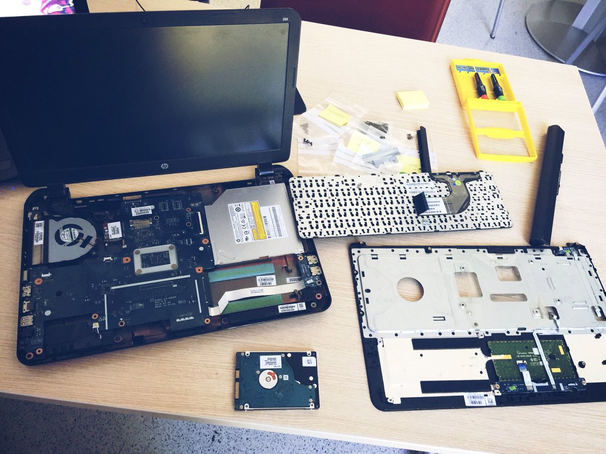 umbrelladesignc's tweet image. Seguimos con la reparación de equipos informáticos.
Esta vez le tocó el turno al HDD de un portátil, y sí, para sacarlos a veces hay que quitarlo todo.. ☂️☂️
#umbrellacomputing #fixcomputer #reparacionequiposinformaticos #serviciosinformaticos #hardware #software #plasencia