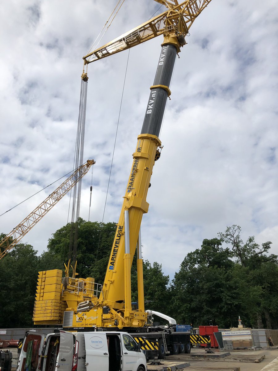Goedemorgen, vandaag opbouwen torenkraan bij Paleis Het Loo,Apeldoorn.@BAMbouwtechniek @paleishetloo <a href="/bammaterieel/">bammaterieel</a> .