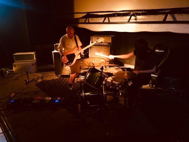 Dissabte pujarem festa i ritmes al terrat!
Entrada lliure - 19.45h - CC La Bòbila (Metro L5 - Can Vidalet) m.facebook.com/story.php?stor…
<a href="/MAAMUTbcn/">MAAMUT</a> <a href="/CClaBobila/">CClaBobila</a> <a href="/EnsayoUniversal/">Ensayos La Universal</a> <a href="/LHCultura/">Cultura L'H</a> <a href="/LHJoventut/">Joventut L'H</a>