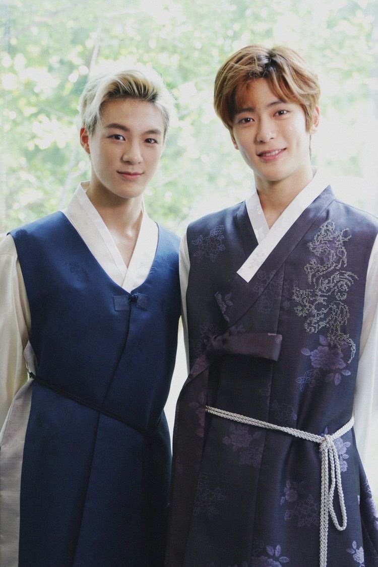 lilpwnjh's tweet photo. น้องตามทันแล้วแจฮยอน โน่สูงเท่าไหร่แล้วเนี่ย https://t.co/wnCt4spip6