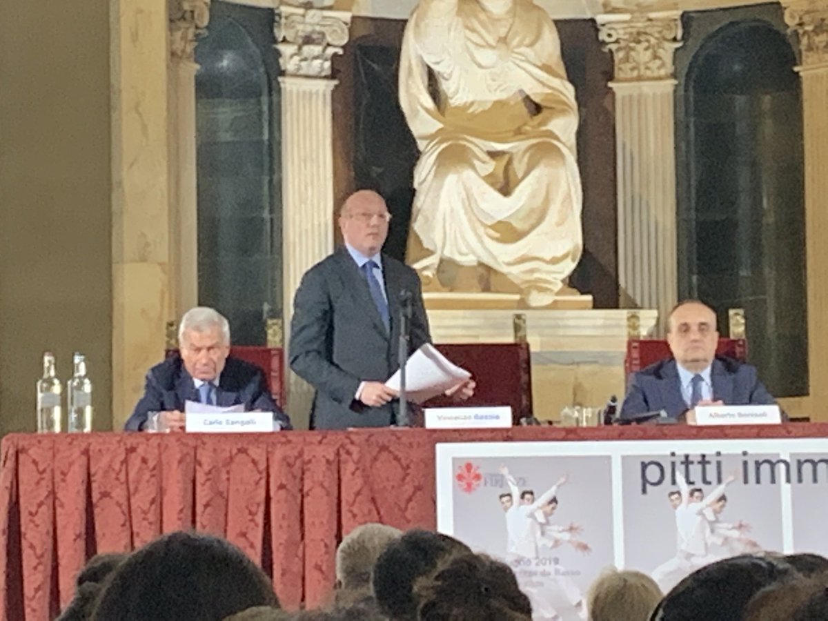 modaonlineit's tweet photo. Per vincere le sfide globali non bisogna accontentarsi mai, bisogna darsi grandi obiettivi perché la sfida oggi è tra Europa e resto del mondo #vincenzoboccia @Pitti_Immagine #pu96 #pittiuomo https://t.co/pdfv9c9SJO