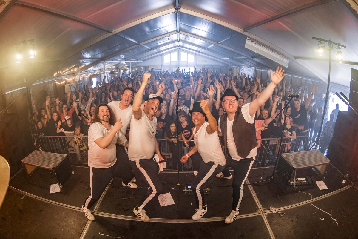 Een gezellig knus tentje in De Leur. Een grote bonk gezelligheid. Die er bij waren....bedankt allemaal.
<a href="/LeurseHaven/">Leurse Haven</a> <a href="/gem_ettenleur/">Gemeente Etten-Leur</a> #Leursehavenfeesten