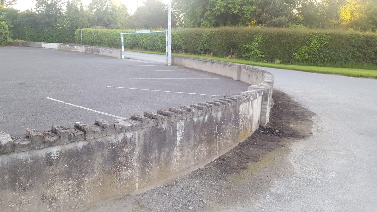 MonasterboiceTT's tweet photo. Before and After! Our volunteers hard at it again. Such a difference in a couple of hours. #TidyTowns #Monasterboice #Louth #Community #Volunteer https://t.co/bEjqp1qMv5
