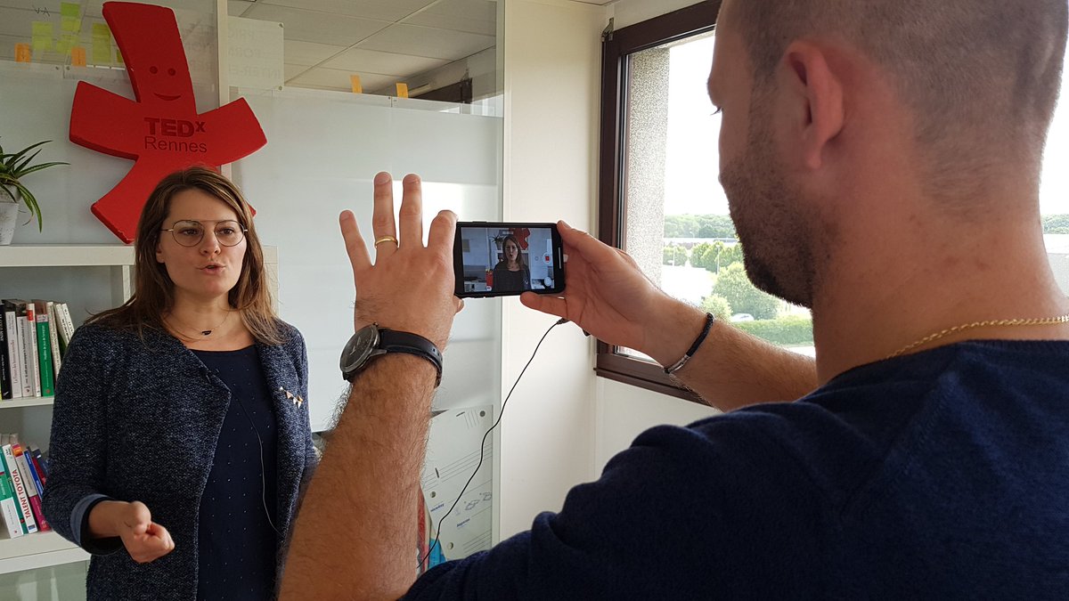 Aujourd'hui Julien de <a href="/CygneRouge/">Cygne Rouge</a>  vient recueillir nos témoignages pour une vidéo #bientôtsurvosécrans 😉