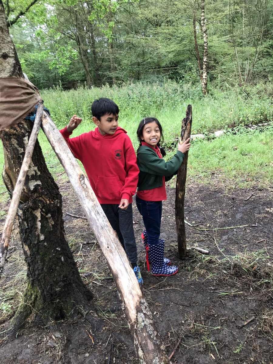 Arrived at Celtic harmony! Building some great Stone Age shelters!