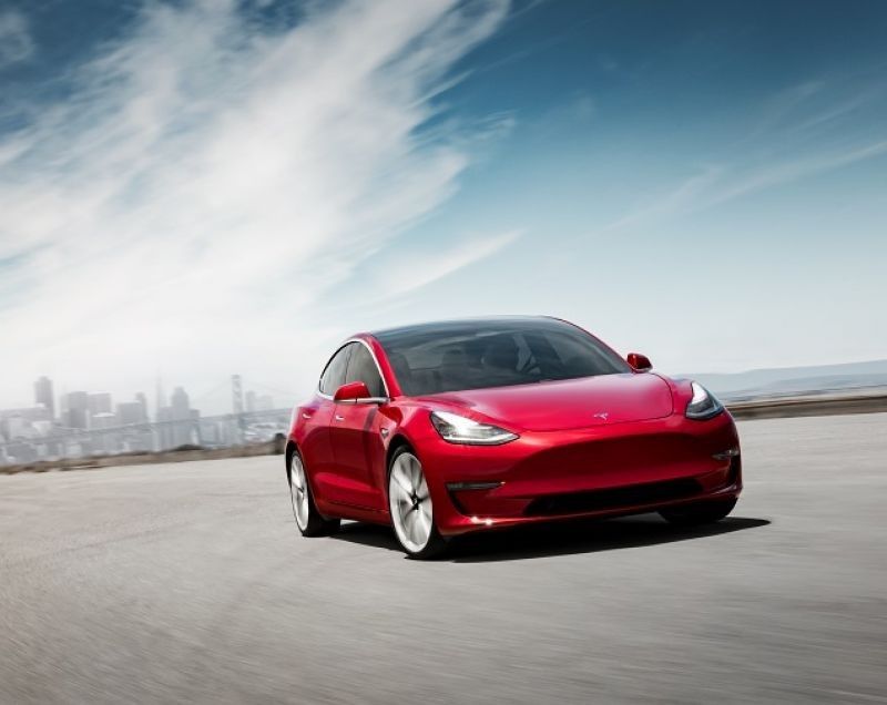 After the firmware update last weekend, the European Long Range Model 3 can now charge up to ~140 kW at our 175 kW chargers. This summer we'll start enabling 350 kW charging on our stations, which should increase charging speed even further to ~190 kW 🔥🔥
bit.ly/2KPD7P5