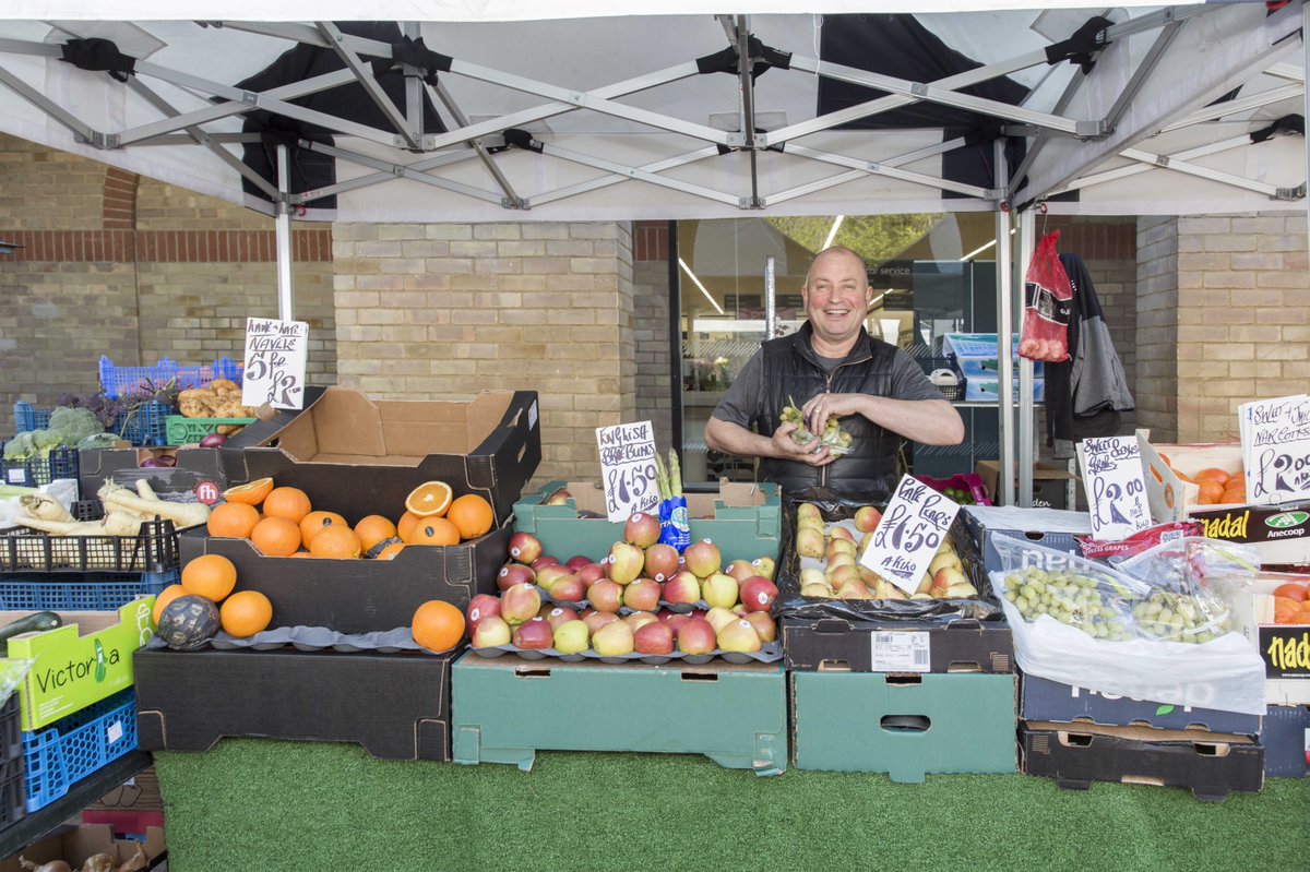 TheSpiresBarnet's tweet photo. Join us on the Bandstand tomorrow for Barnet Market for the best value vegetables, fruit, eggs, meat, poultry, fish and flowers. Open from 8am am to 4pm. #BarnetMarket #TheSpiresBarnet https://t.co/wILISwScSK