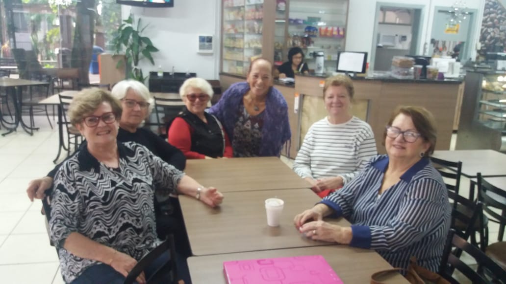Bom dia gente querida e amada!minhas amigas e professora do teatro ousadia feevale