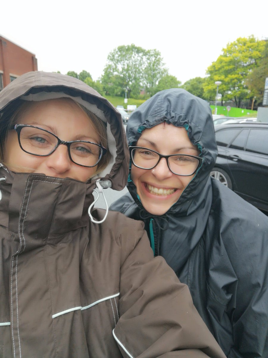 Off to King's Court in the rain for a meeting #supposedtobesummer #smileintherain @WorcsHealthCare <a href="/naomiMorgan43/">Naomi Morgan</a>