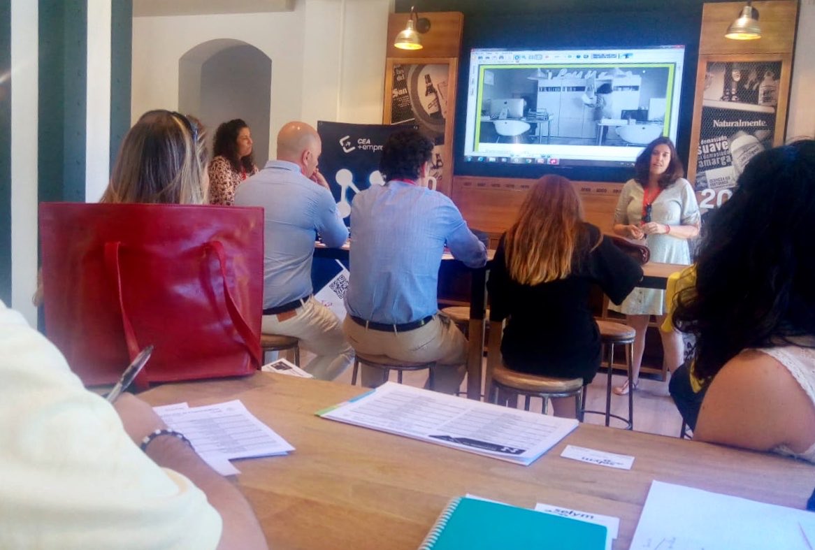 emprendemlg's tweet photo. 👥 Ahora ‘Elevator Pitch’ del Networking E2e de @cemmalaga donde empresarios y emprendedores tendrán 2 min. para presentar su empresa o proyecto 
#masempresas #cem #emprendimiento #cea #clubemprendedoresmalaga #NetworkingCEM https://t.co/3GprQlvU03