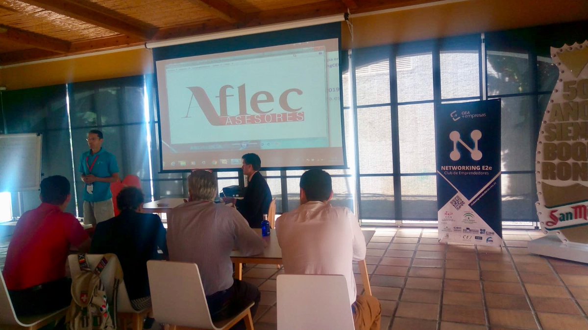 emprendemlg's tweet photo. 👥 Ahora ‘Elevator Pitch’ del Networking E2e de @cemmalaga donde empresarios y emprendedores tendrán 2 min. para presentar su empresa o proyecto 
#masempresas #cem #emprendimiento #cea #clubemprendedoresmalaga #NetworkingCEM https://t.co/3GprQlvU03