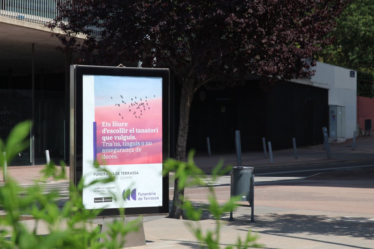 XooStudio's tweet image. Defensar els valors (i també la qualitat) del servei públic. Objectiu de la nova campanya realitzada per Xoo Studio para la empresa municipal Funerària de Terrassa.
Peça: publicitat exterior urbana.
Client: Funerària de Terrassa.
Publicidad
#Campaña
#Gráfica
#Diseño
#Opis