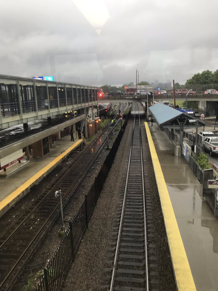 Looks like a outbound Braintree derailment at jfk. On commuter rail now like @ meta should have sent the 100s of others waiting at JFK <a href="/MBTA/">MBTA</a> <a href="/universalhub/">Adam Gaffin</a>