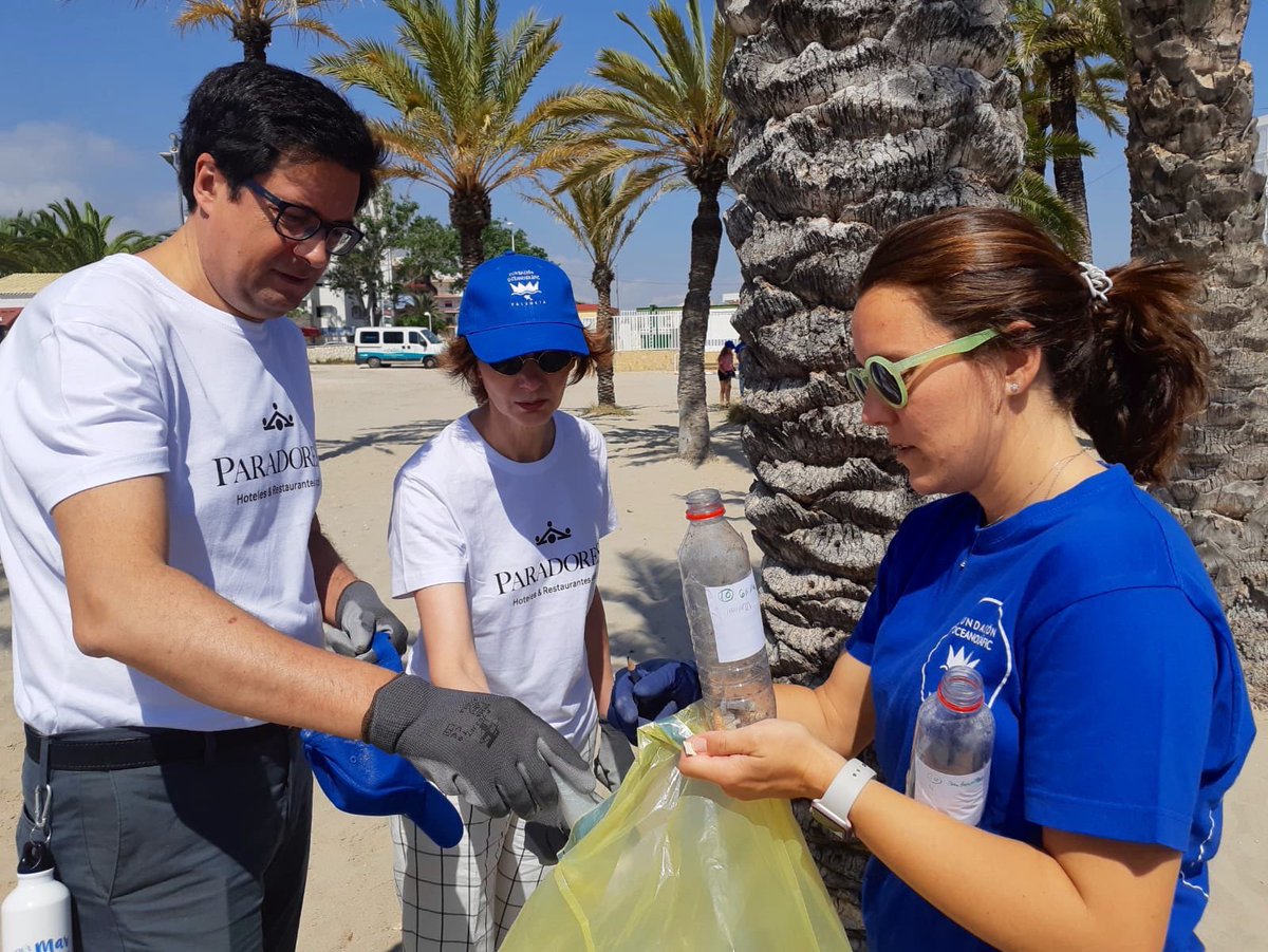 Oscar López Agueda (@oscarlopeztwit) on Twitter photo Hoy hemos presentado la campaña #PorUnMarSinPlásticos de la Fundación <a href="/Oceanografic_vl/">Oceanogràfic València</a> en el <a href="/paradores/">Paradores de Turismo</a> de Jávea
junto a <a href="/IsabelMOliver/">Isabel Oliver</a> <a href="/TurismoEspGob/">SECRETARÍA DE ESTADO DE TURISMO</a> <a href="/AjuntamentXabia/">Ajuntament de Xàbia</a> <a href="/JoseChulviSG/">Jose Chulvi</a> <a href="/DGobiernoCV/">Delegación del Gobierno en la Comunitat Valenciana</a>
Y hemos limpiado la playa junto a alumnos de colegios de Jávea. Hoy hemos presentado la campaña #PorUnMarSinPlásticos de la Fundación <a href="/Oceanografic_vl/">Oceanogràfic València</a> en el <a href="/paradores/">Paradores de Turismo</a> de Jávea
junto a <a href="/IsabelMOliver/">Isabel Oliver</a> <a href="/TurismoEspGob/">SECRETARÍA DE ESTADO DE TURISMO</a> <a href="/AjuntamentXabia/">Ajuntament de Xàbia</a> <a href="/JoseChulviSG/">Jose Chulvi</a> <a href="/DGobiernoCV/">Delegación del Gobierno en la Comunitat Valenciana</a>
Y hemos limpiado la playa junto a alumnos de colegios de Jávea.